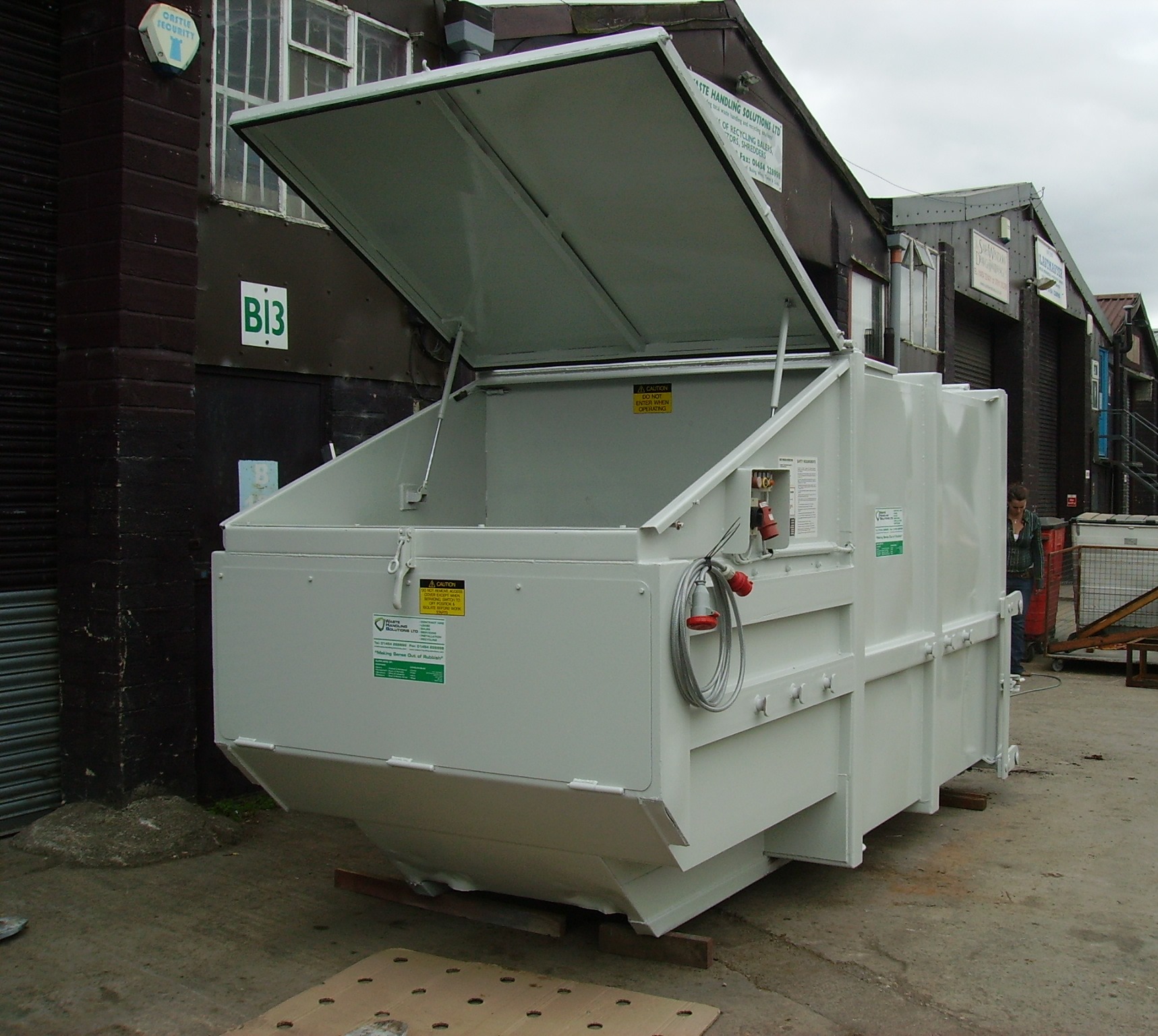 Skip-Lift Compactor - Manual Loading